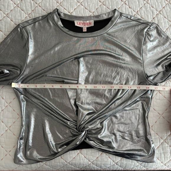 Leyden twist cropped top - Picture 7 of 7